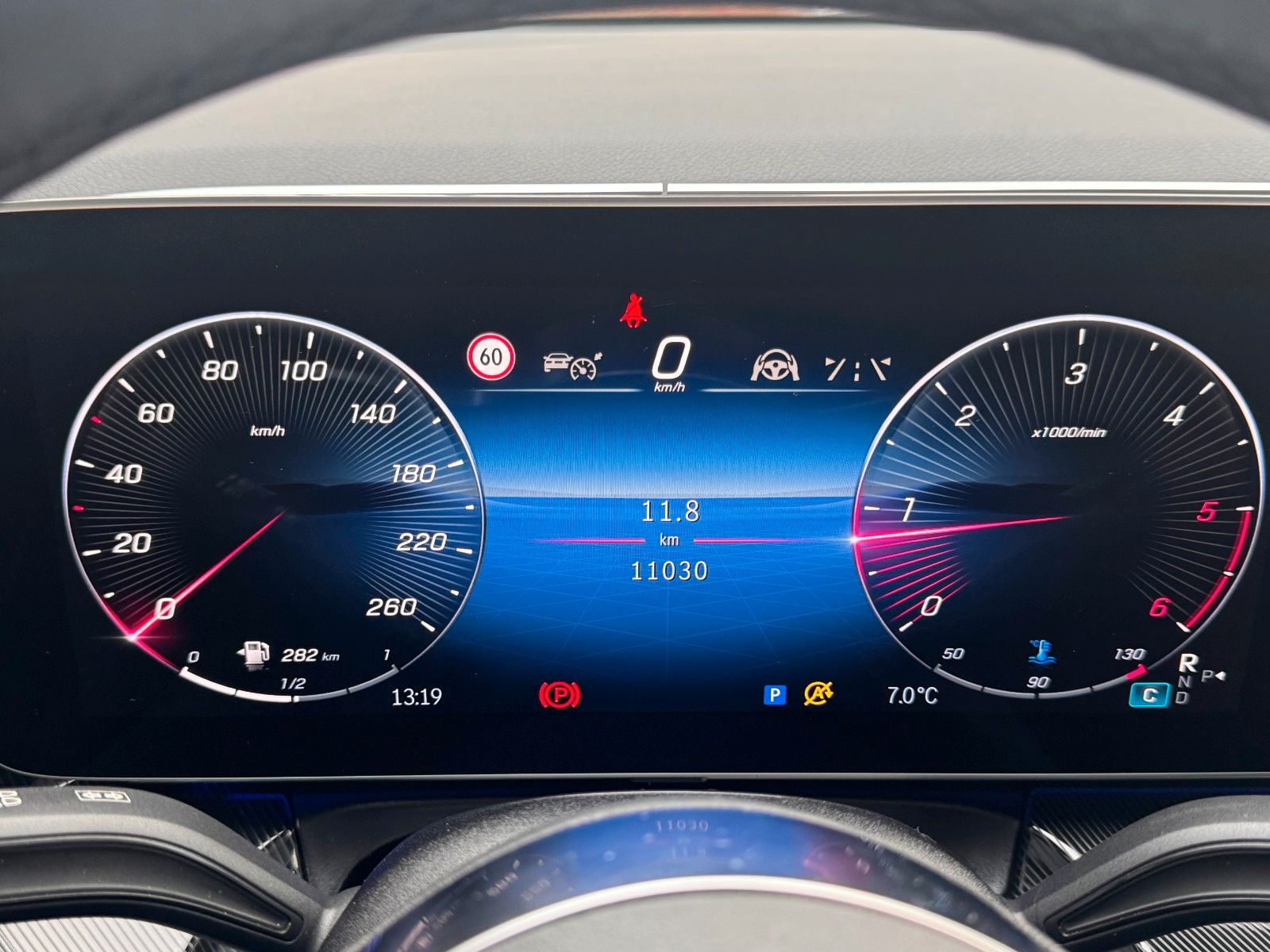 Fahrzeugabbildung Mercedes-Benz V 250 d STYLE el.Tür AHK2,5 DISTRONIC 360Kamera