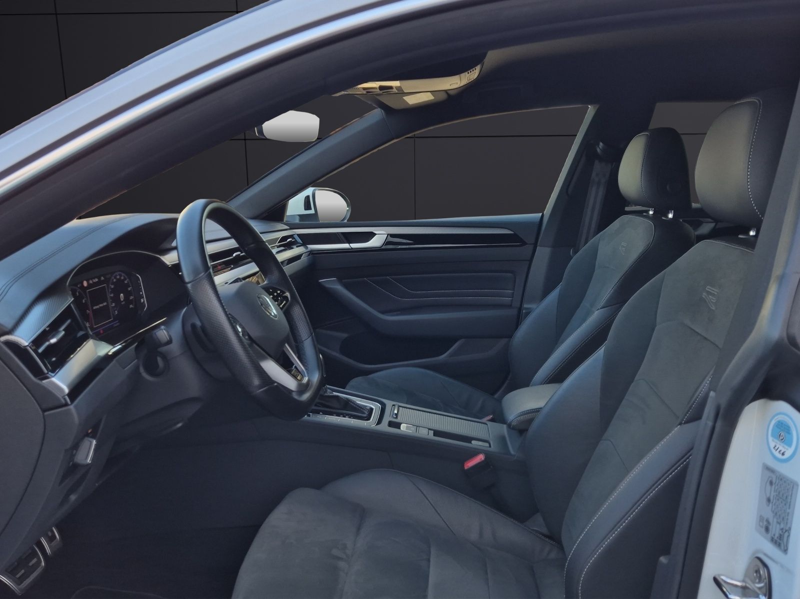 Fahrzeugabbildung Volkswagen Arteon SB TSI R-Line DSG Matrix AHK Navi AID ACC