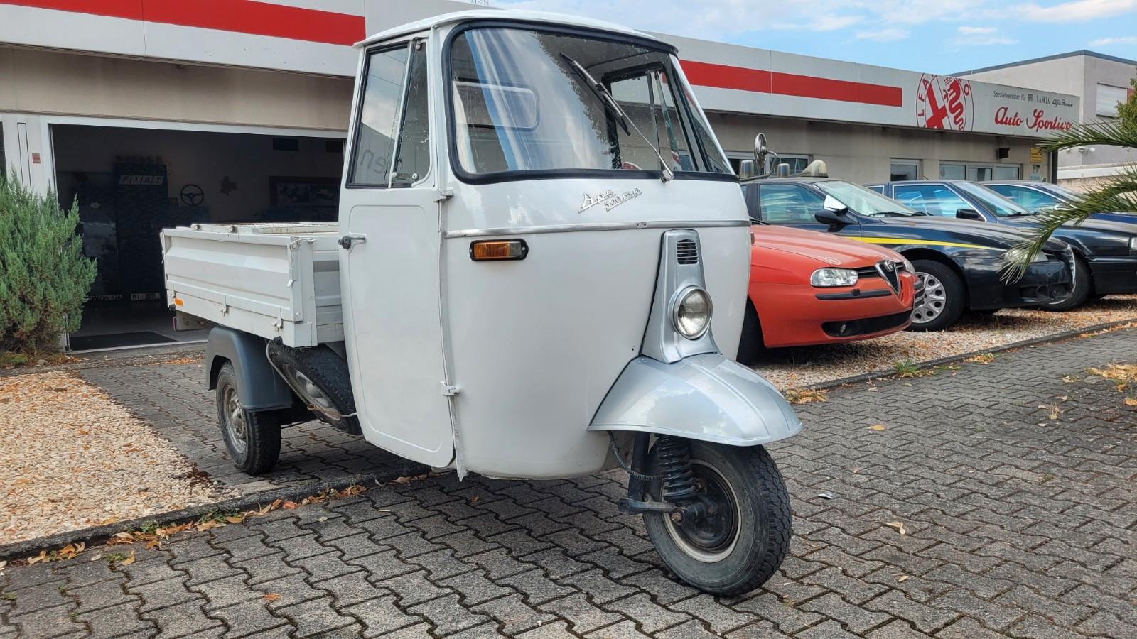 Piaggio 500mp 1 Hand