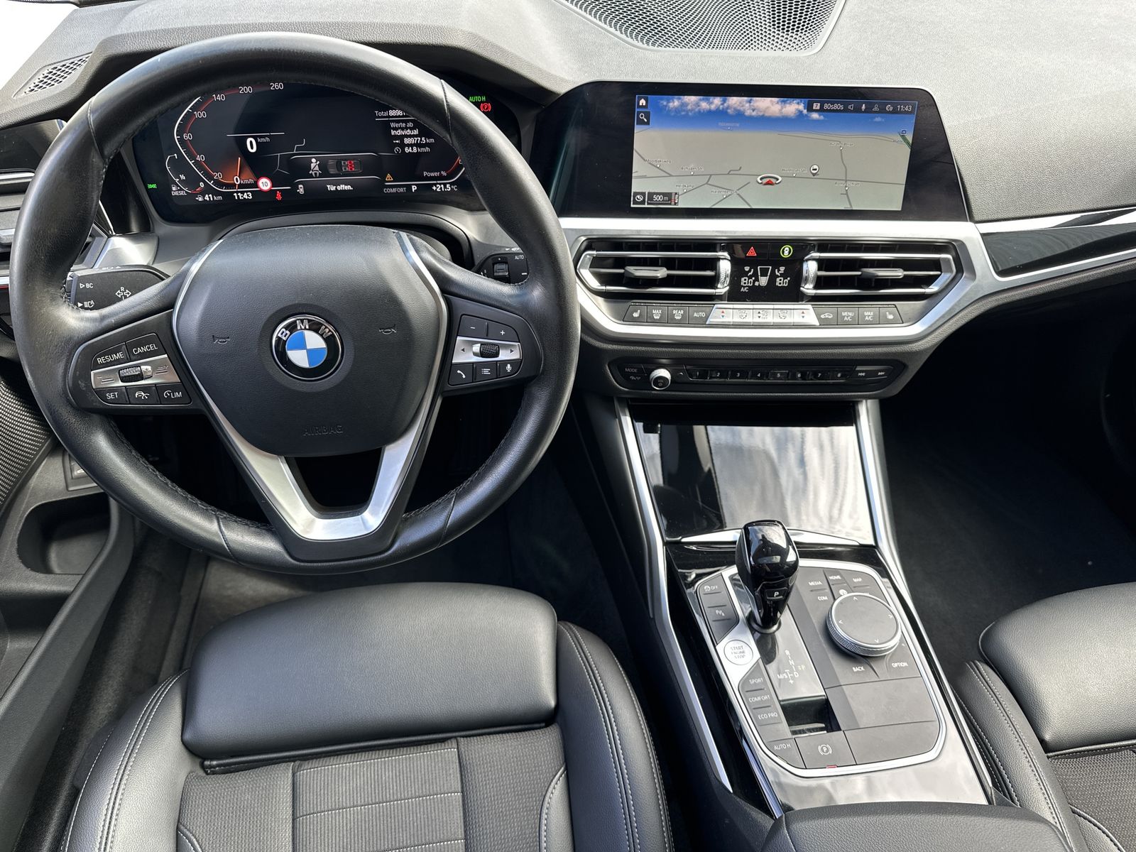 Fahrzeugabbildung BMW 320d Touring xDrive Sport-Line NAV+LED+AHK+PANO