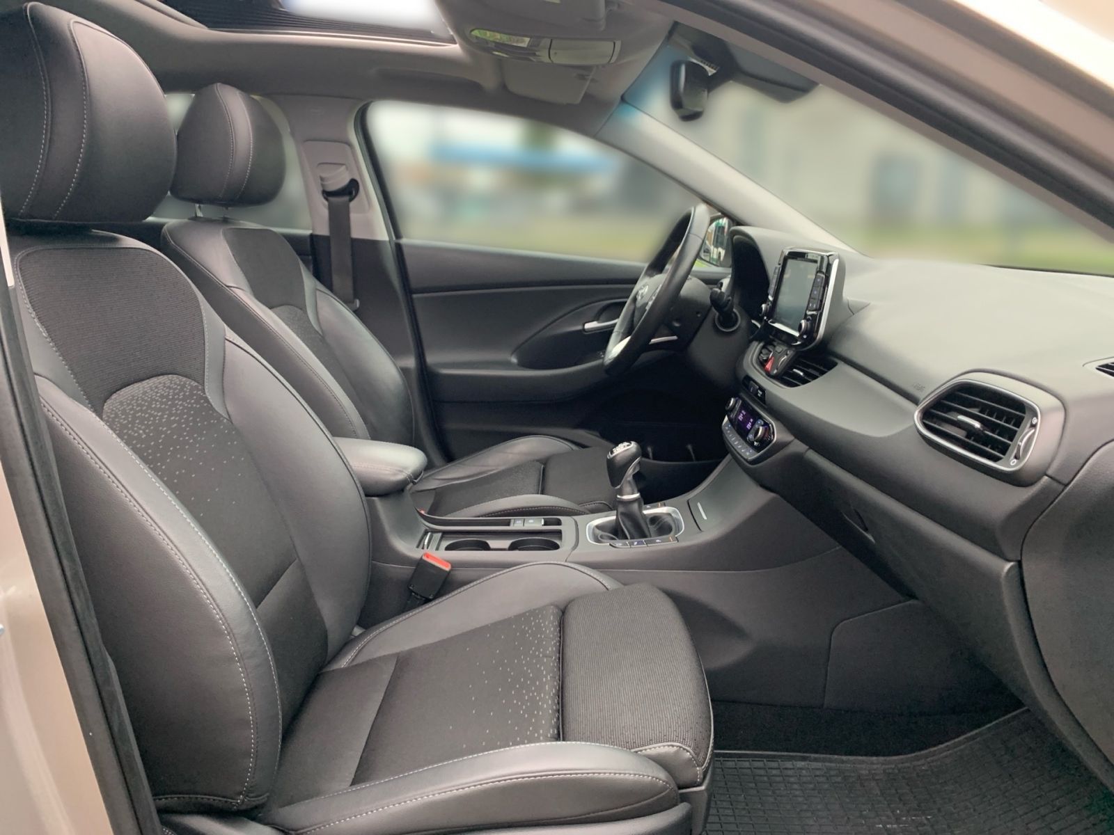 Fahrzeugabbildung Hyundai i30 Fastback 1.4 T-GDI Premium Navi Pan.Dach