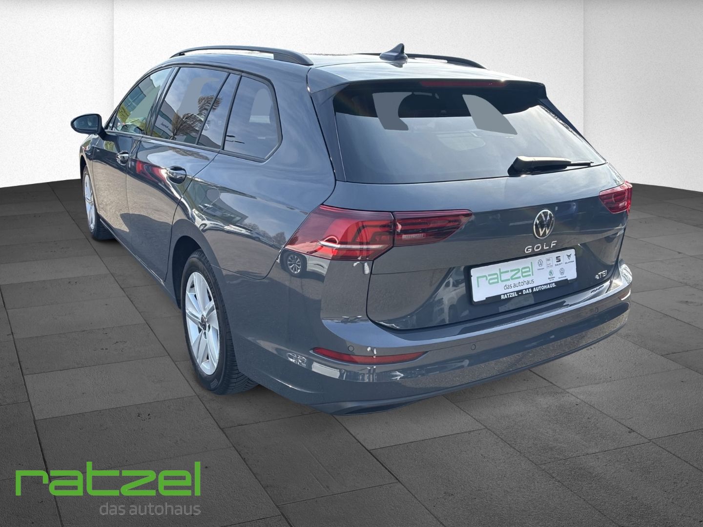 Fahrzeugabbildung Volkswagen Golf Variant 1.5 eTSI DSG Life  LED ACC Apple Ca