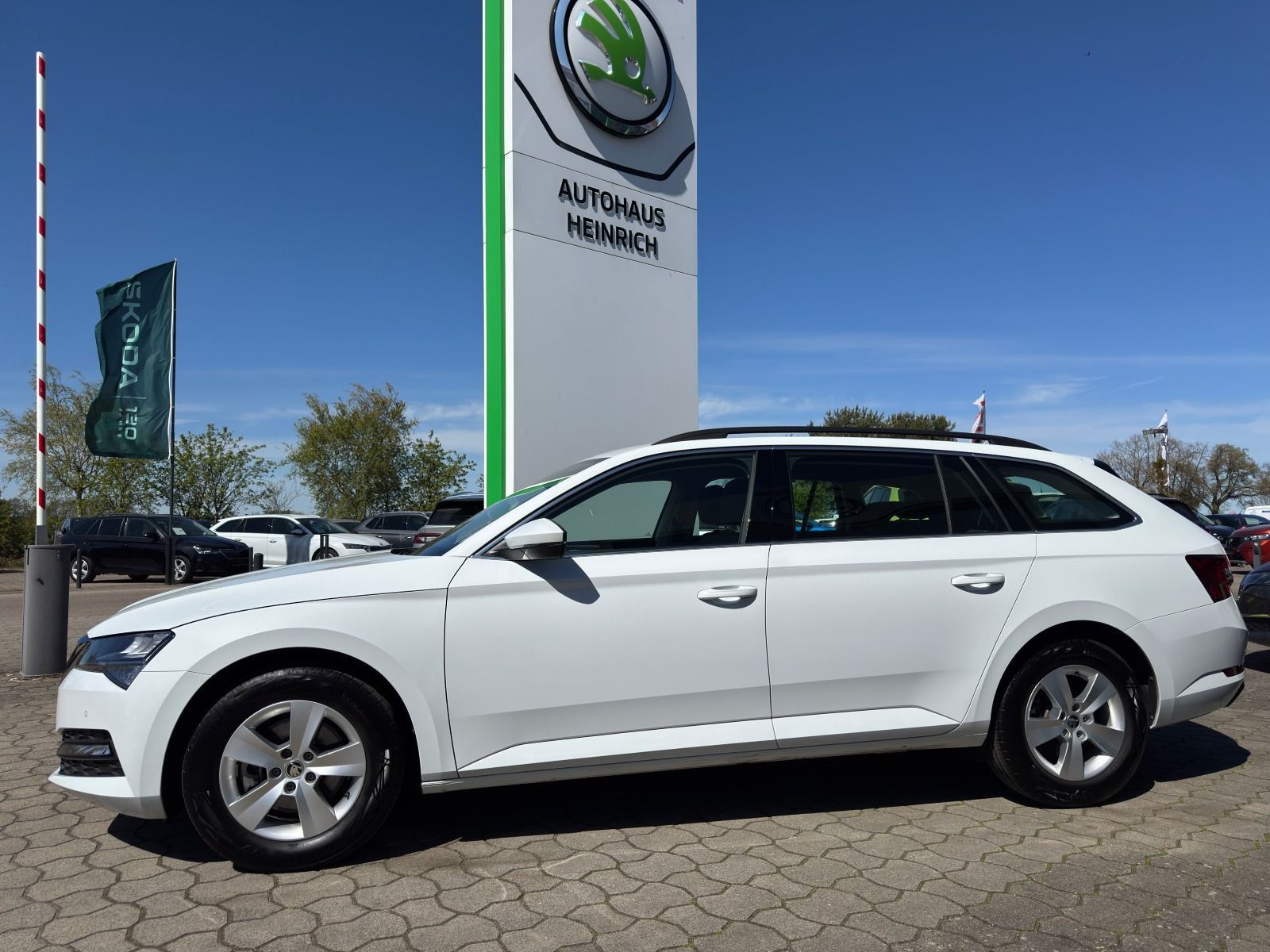Fahrzeugabbildung SKODA Superb Combi 2.0 TDI 6-Gang*LED*PDC*SmartLink