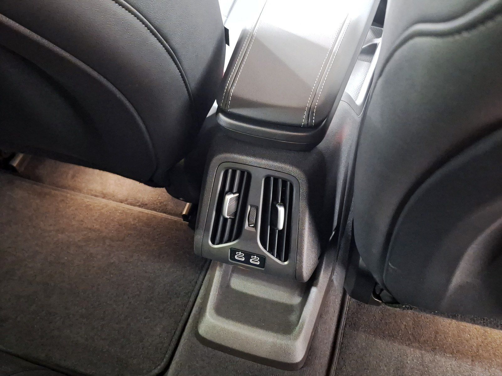 BMW iX2 - Bild 17