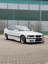 BMW 328i Coupé  - weiße BMW 328