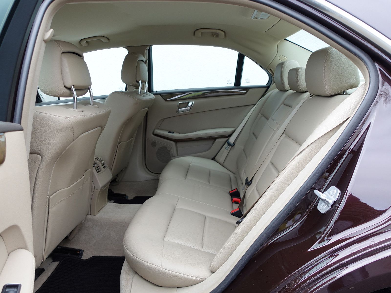 Fahrzeugabbildung Mercedes-Benz E 350 CGI Elegance,Navi,Sitzhzg,Händlerfahrzeug