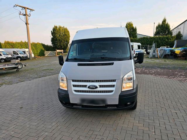 Ford Transit/Tourneo umgebauten Krankenwag...