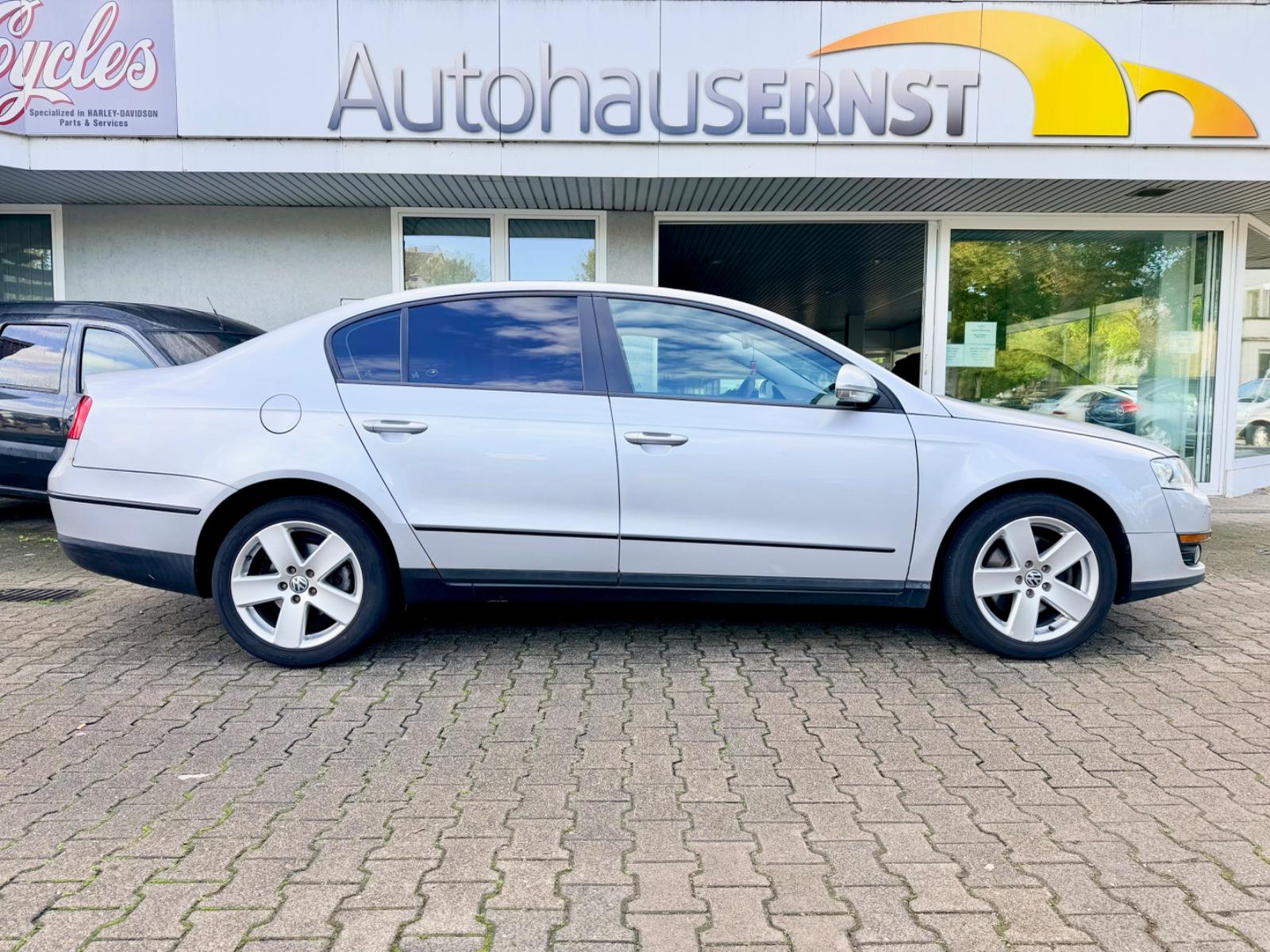 Volkswagen Passat Limousine 2,0FSI Trendline *Xenon+PDC*