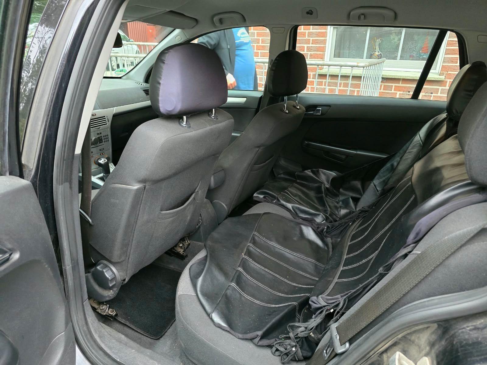Opel Astra 2009 — photo 6