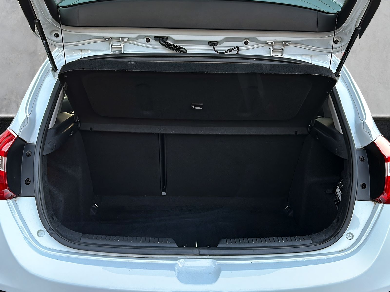 Fahrzeugabbildung Kia cee´d NAVI SITZHEIZ 2 x KLIMAAUT .TEMP. RF KAM