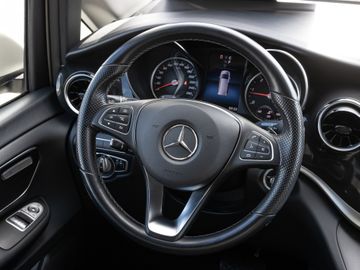 Mercedes V 220 - 9