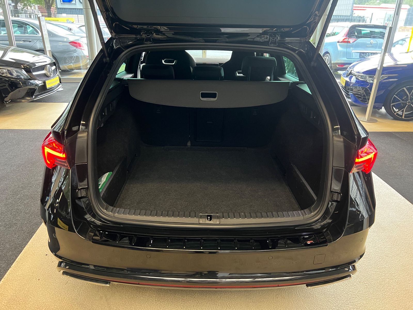 Fahrzeugabbildung SKODA Octavia  RS *HEAD-UP*4x SITZHEIZUNG*KAMERA*VIRT*