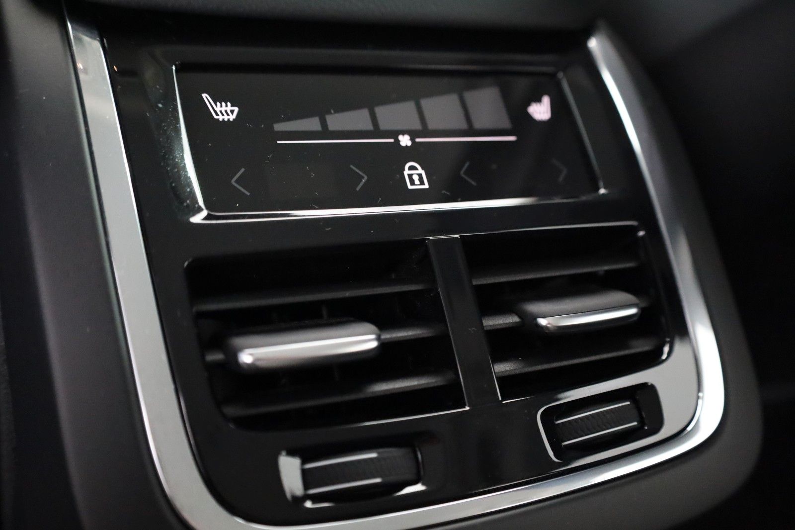 Fahrzeugabbildung Volvo XC60 Momentum Pro T.Leder,Navi,LED,Kamera,Apple