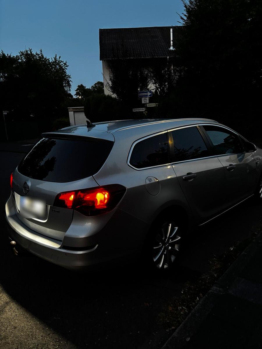 Opel Astra 2011 — engine 163 HP (120kW)