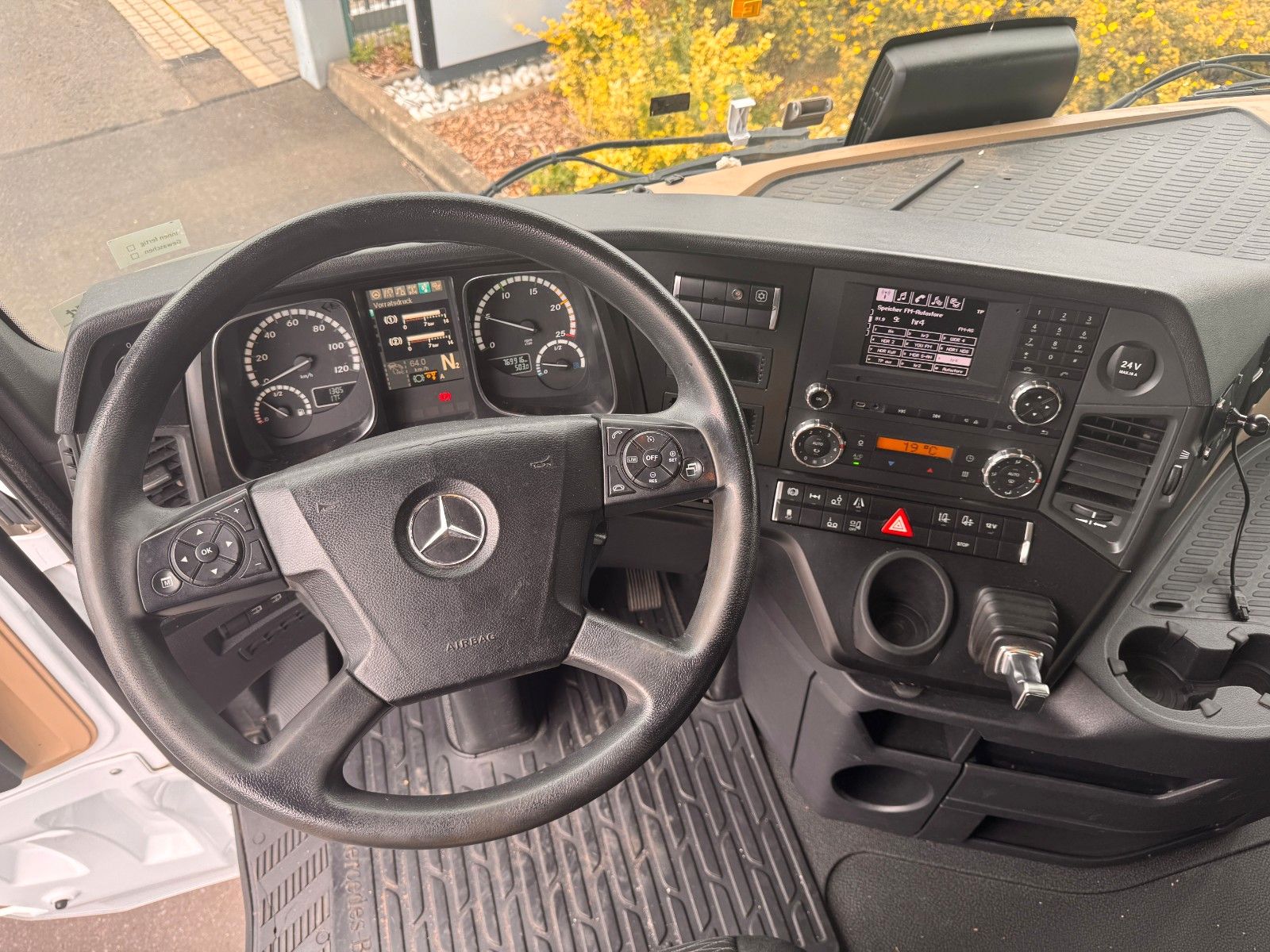 Fahrzeugabbildung Mercedes-Benz Actros 2542 LnR 6x2 Retarder Standklima