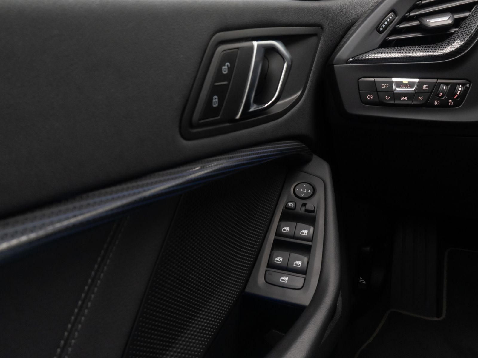 Fahrzeugabbildung BMW 120i Sport Line DAB Kamera AHK LED DriveAss WLAN