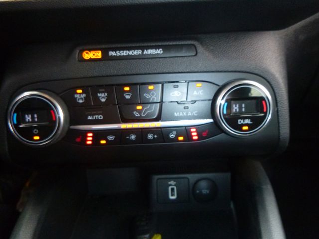 Fahrzeugabbildung Ford Focus Turnier 1,5 EcoBoost >NAV/Sitzheiz/PDC<