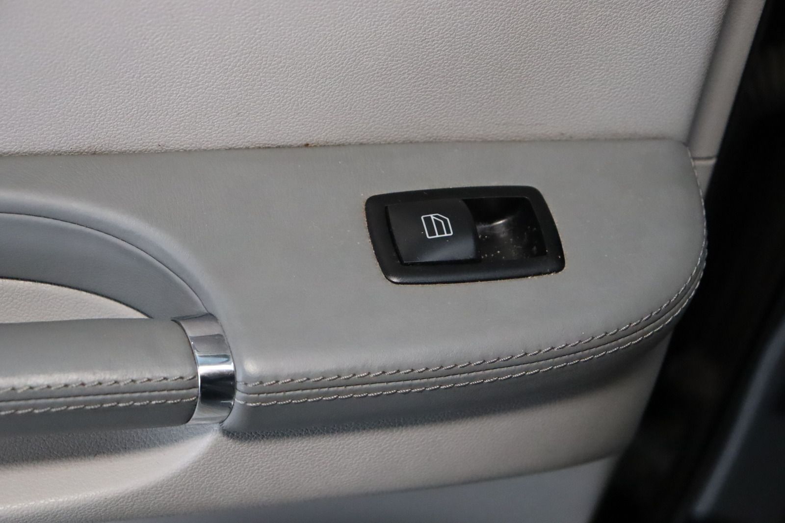 Fahrzeugabbildung Mercedes-Benz R 320 CDI 4MATIC * HUD * AHK * Navi