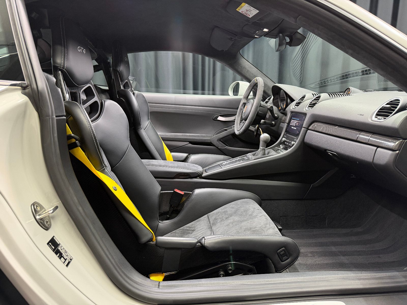Fahrzeugabbildung Porsche Cayman GT4|918 SCHALENSITZE|PCCB|1.HAND|SCHALTER