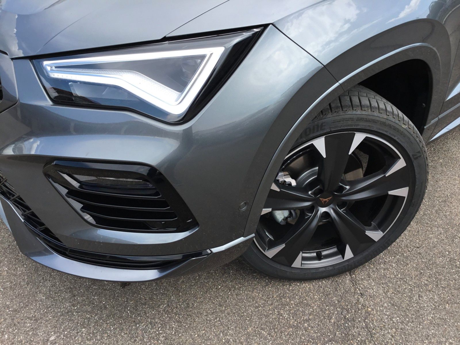 Fahrzeugabbildung CUPRA Ateca 2.0 TSI 4Drive DSG+Pano+AHK+19"+ACC+LED