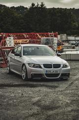 BMW E90 330i - BMW 330 aus 2006: 330i