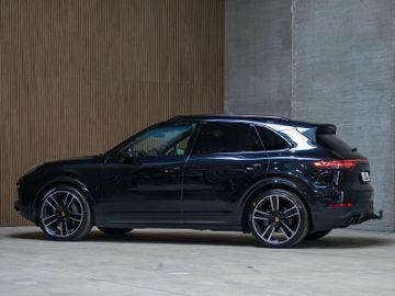 Porsche Cayenne - 4