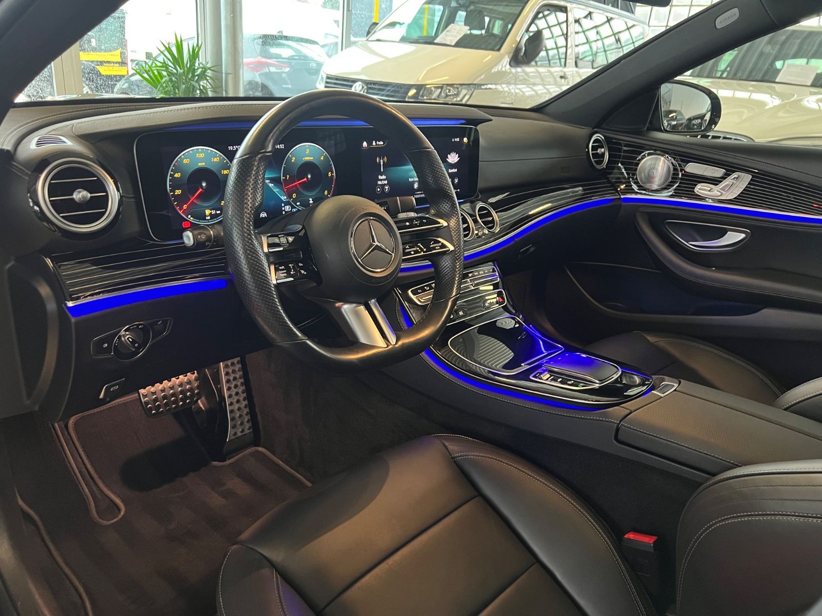 Fahrzeugabbildung Mercedes-Benz E 400 d 4Matic AMG LINE *PANO*designo-manufaktur