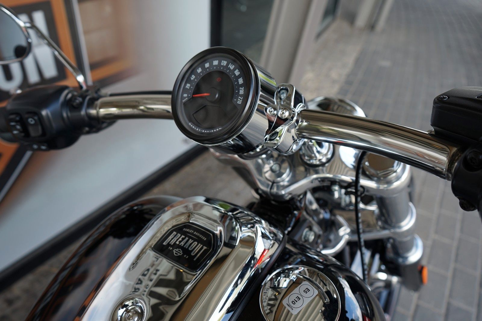 Fahrzeugabbildung Harley-Davidson Breakout 117 2025 Midnight Firestorm