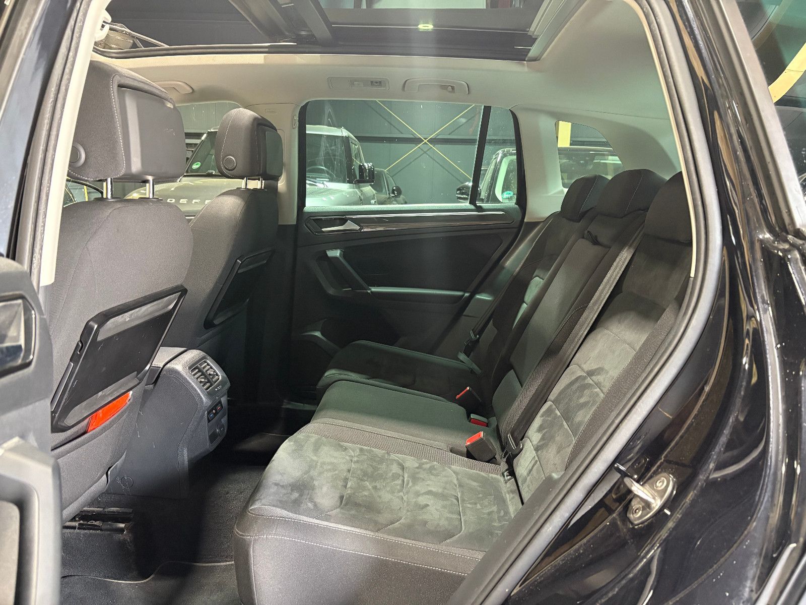 Fahrzeugabbildung Volkswagen Tiguan Highline BMT/4Motion/PANO/ACC/KAMERA/NAVI