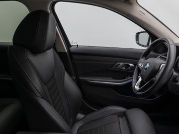 Fahrzeugabbildung BMW 320d xD SportLine HUD DAB 360°Stop&Go Alarm AHK
