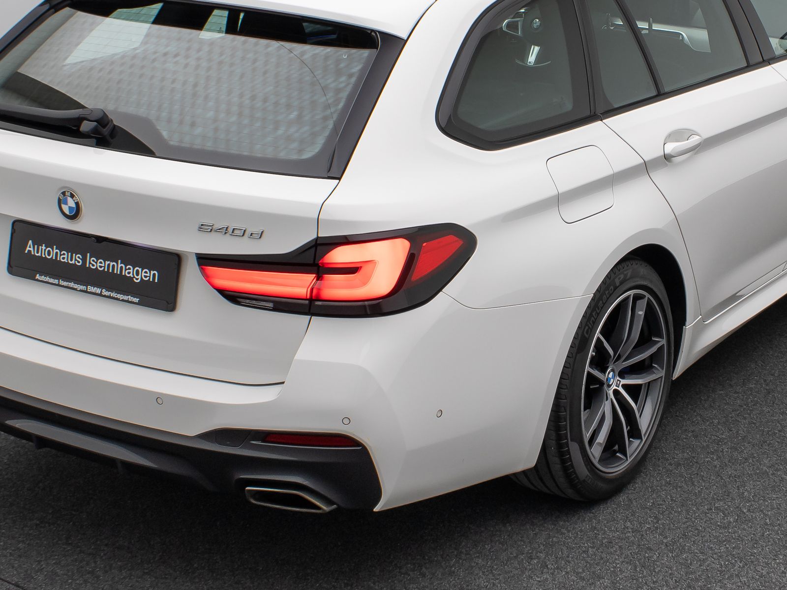Fahrzeugabbildung BMW 540d xD M Sport Alarm AHK Kamera DAB Parkassist