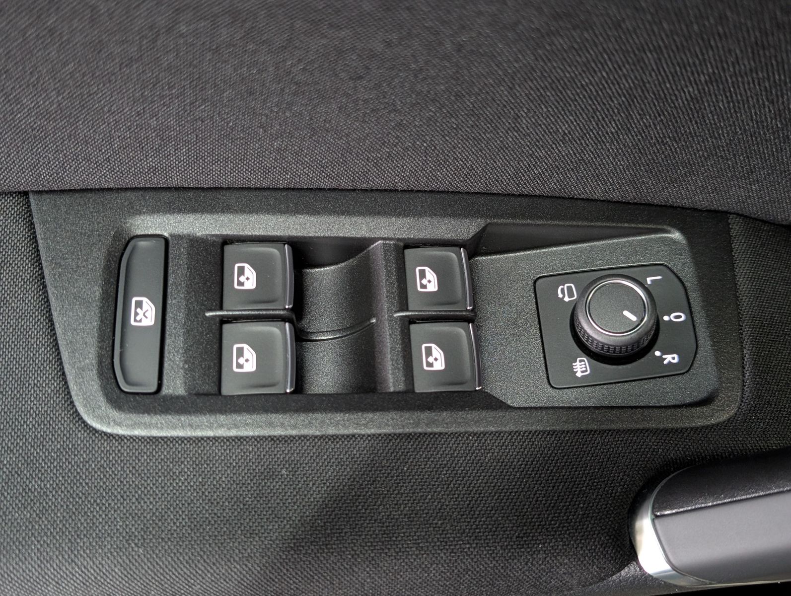 Fahrzeugabbildung Volkswagen Touran R-LINE HIGHLINE BLACK PANO AHK 7S KINDERS