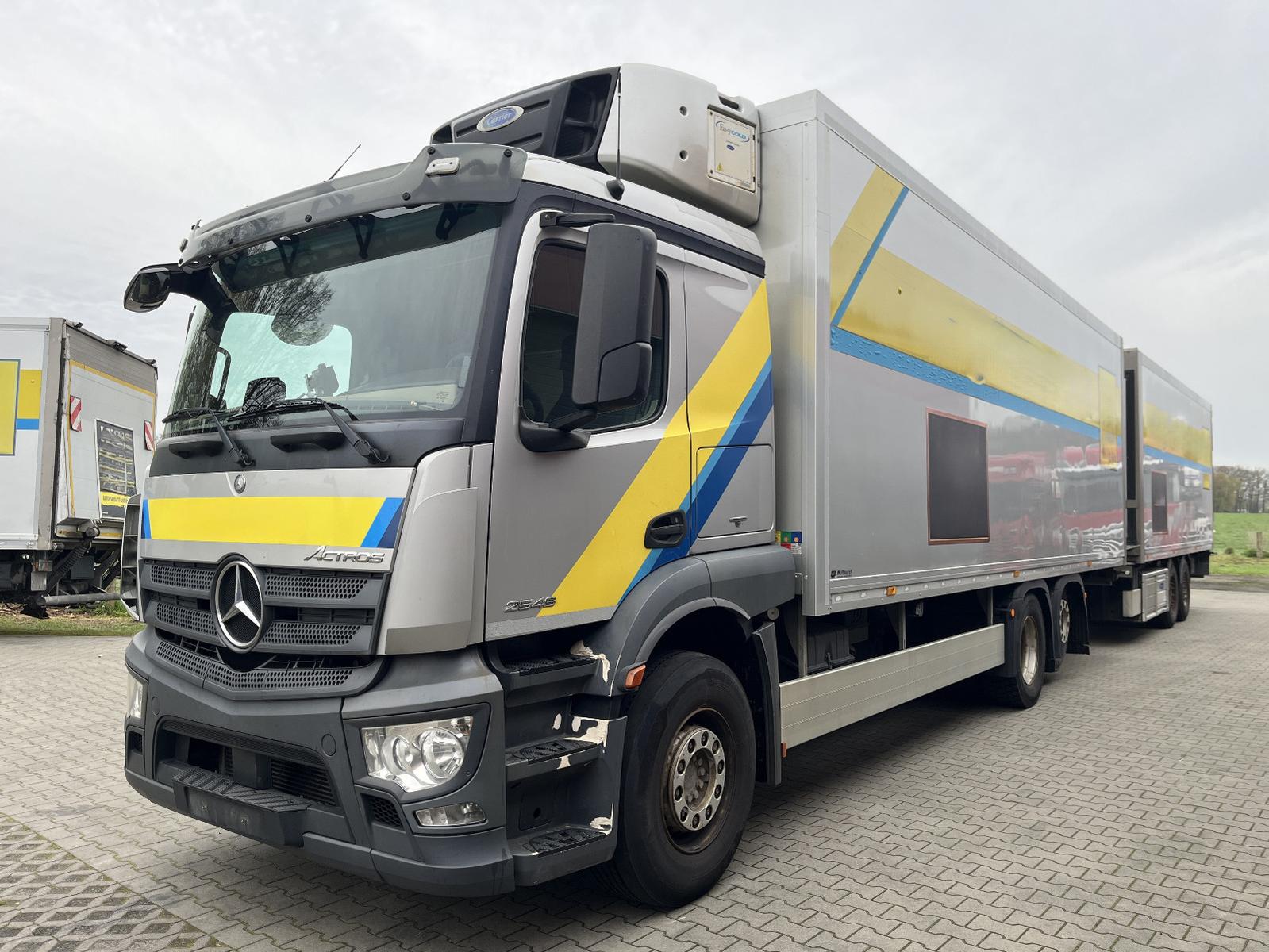 Mercedes-Benz Actros 2546 Carrier Supra 1150 U + Anhänger