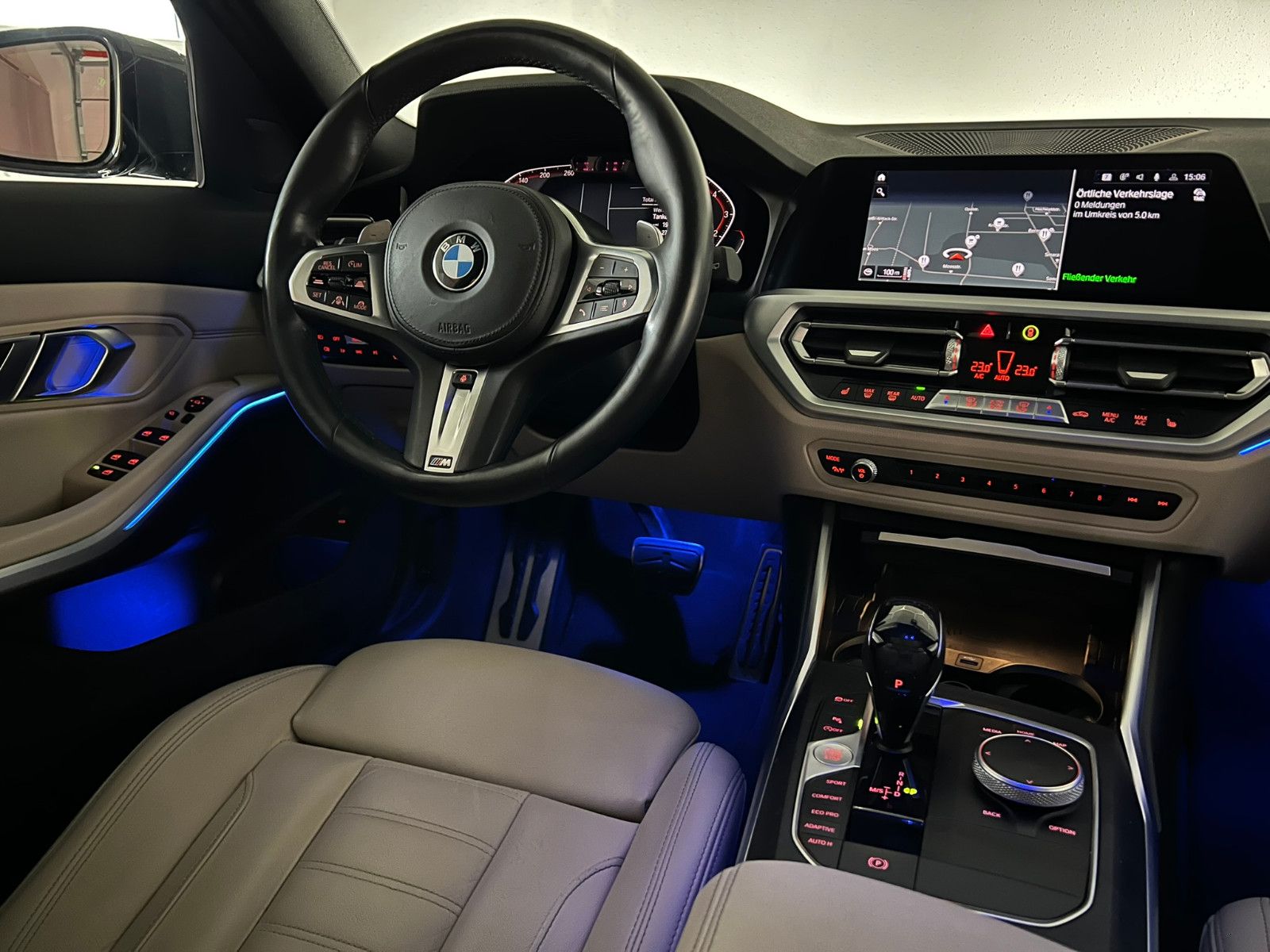 Fahrzeugabbildung BMW 330 i xDrive M SPORT/PANO/STHZ/ACC/DRAVITGRAU