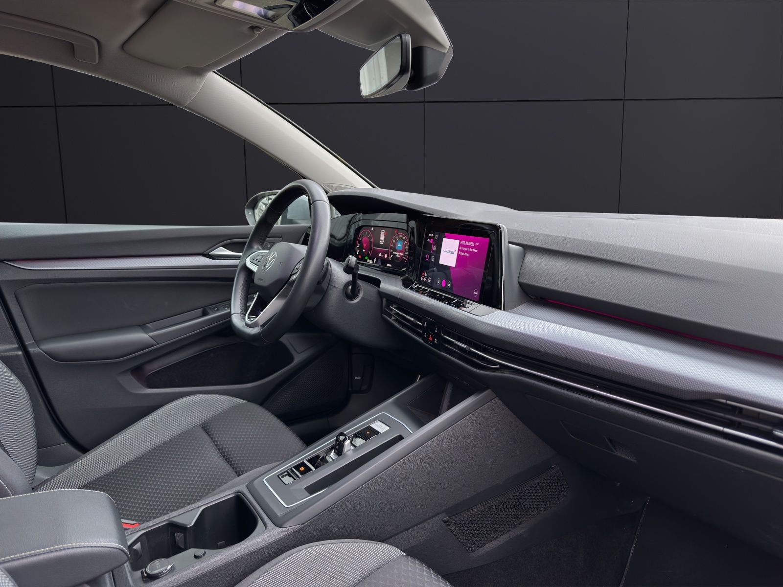 Fahrzeugabbildung Volkswagen Golf VIII Variant eTSI Active DSG NAVI AppConnec