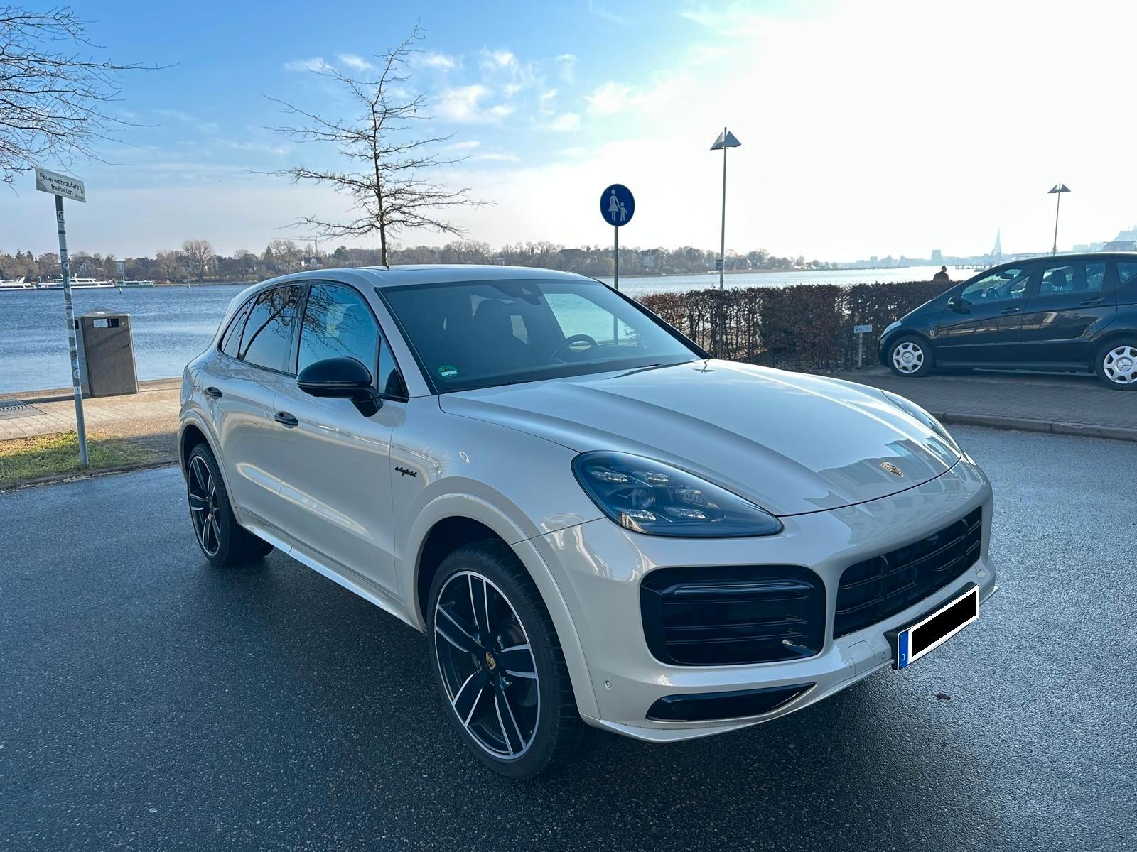Porsche Cayenne E-Hybrid mit Porsche-Garantie