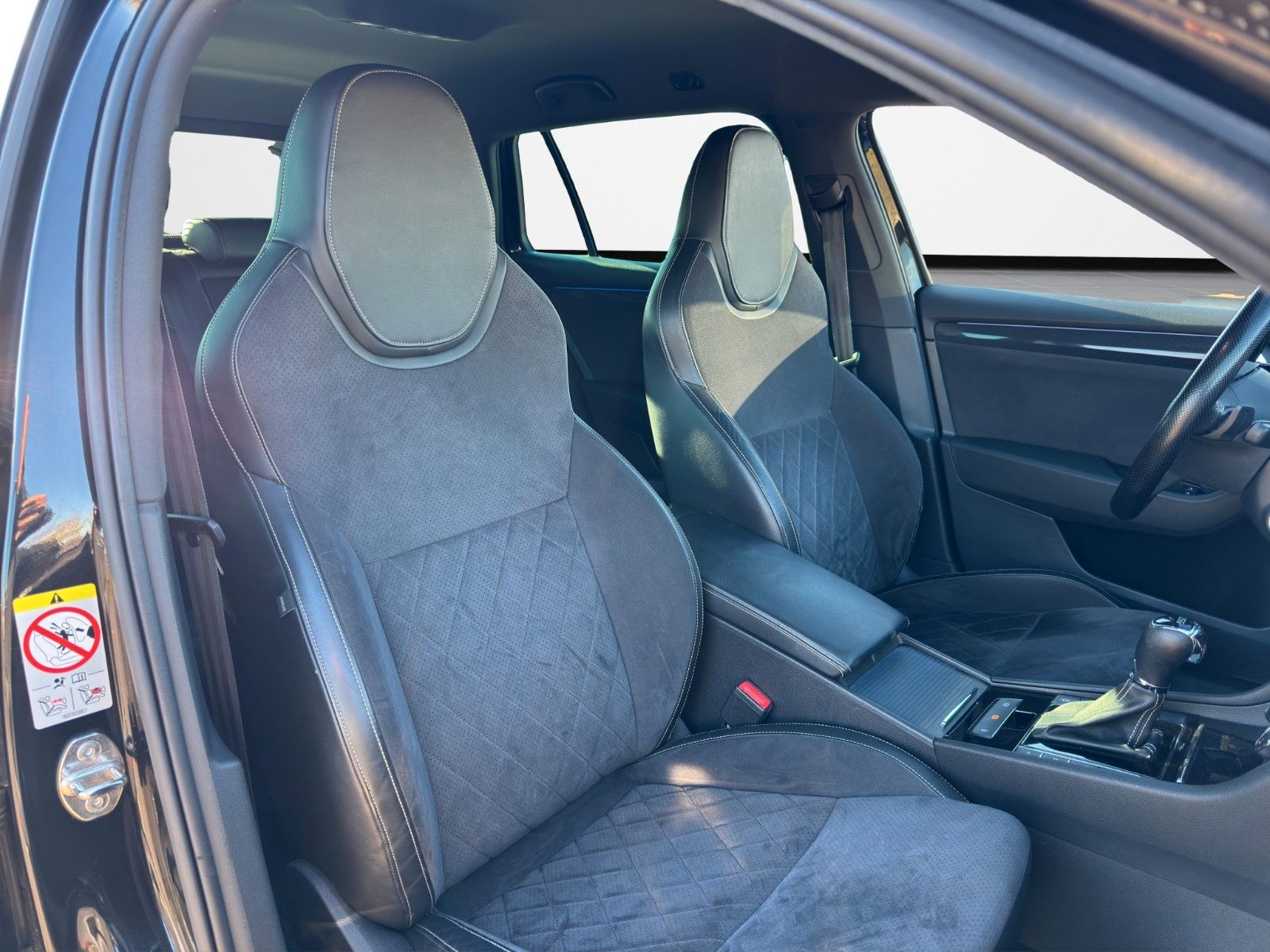 Fahrzeugabbildung SKODA SUPERB COMBI SPORTL 2.0TDI ACC MEMORY CANTON