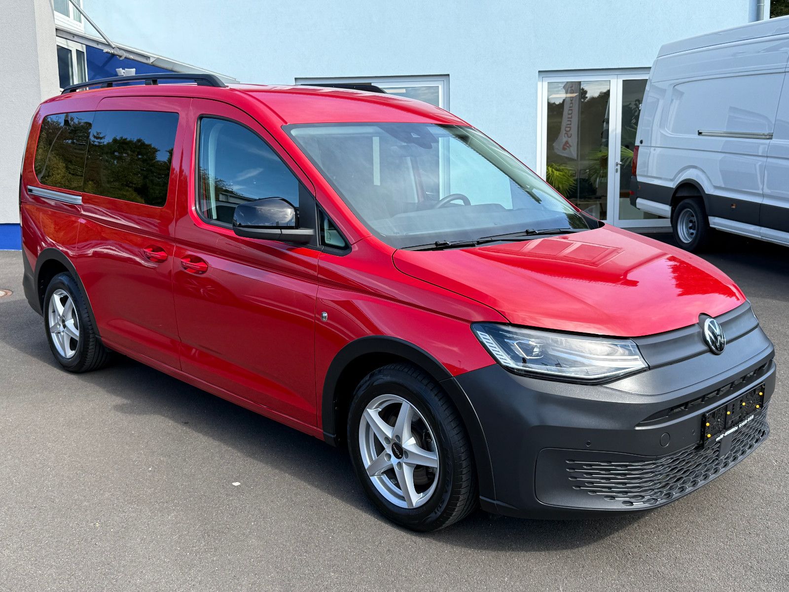 Fahrzeugabbildung Volkswagen Caddy California Maxi DSG ACC AHK LED Kam Sthz