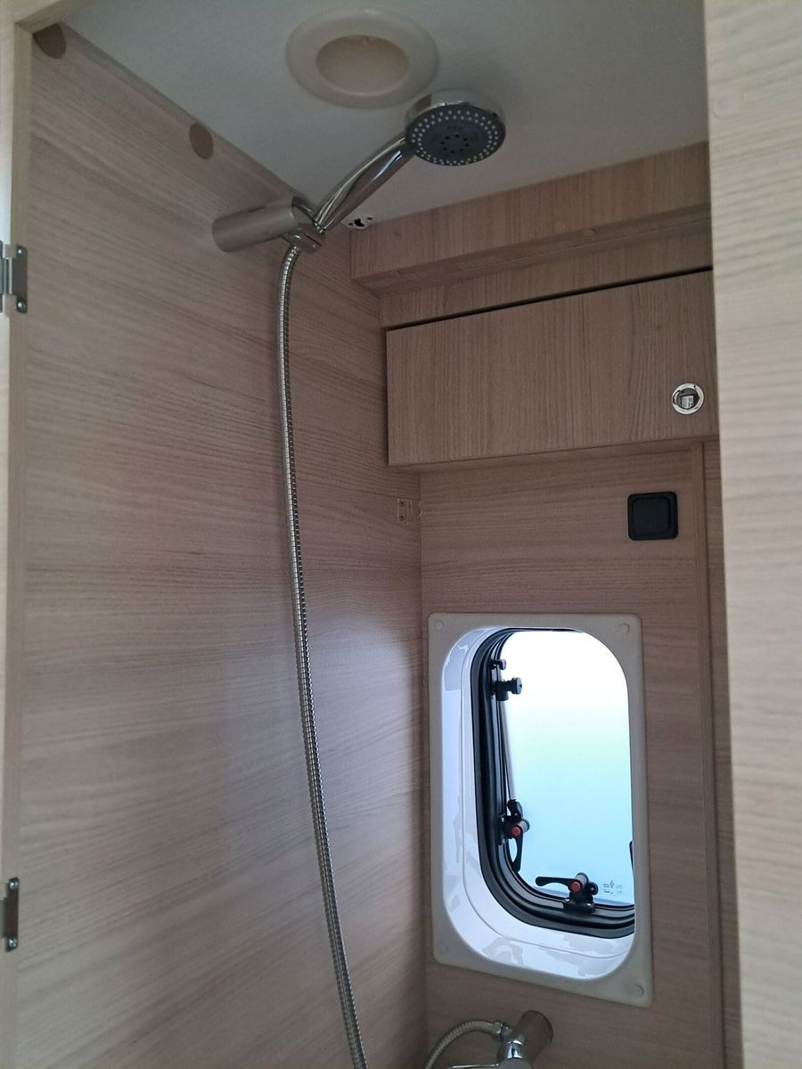 Fahrzeugabbildung Chausson Van First Line V594S Markise, Solar, RFK