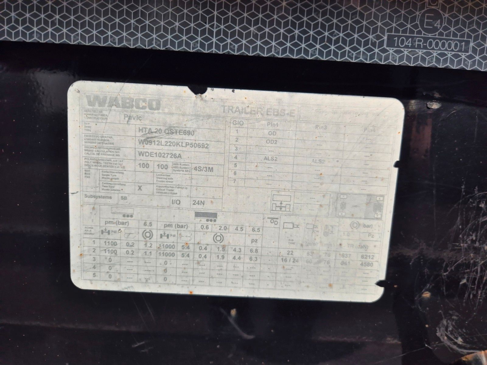 Fahrzeugabbildung PAVIC HTA 20 QSTE 690 SAF Achsen Alu-Felgen