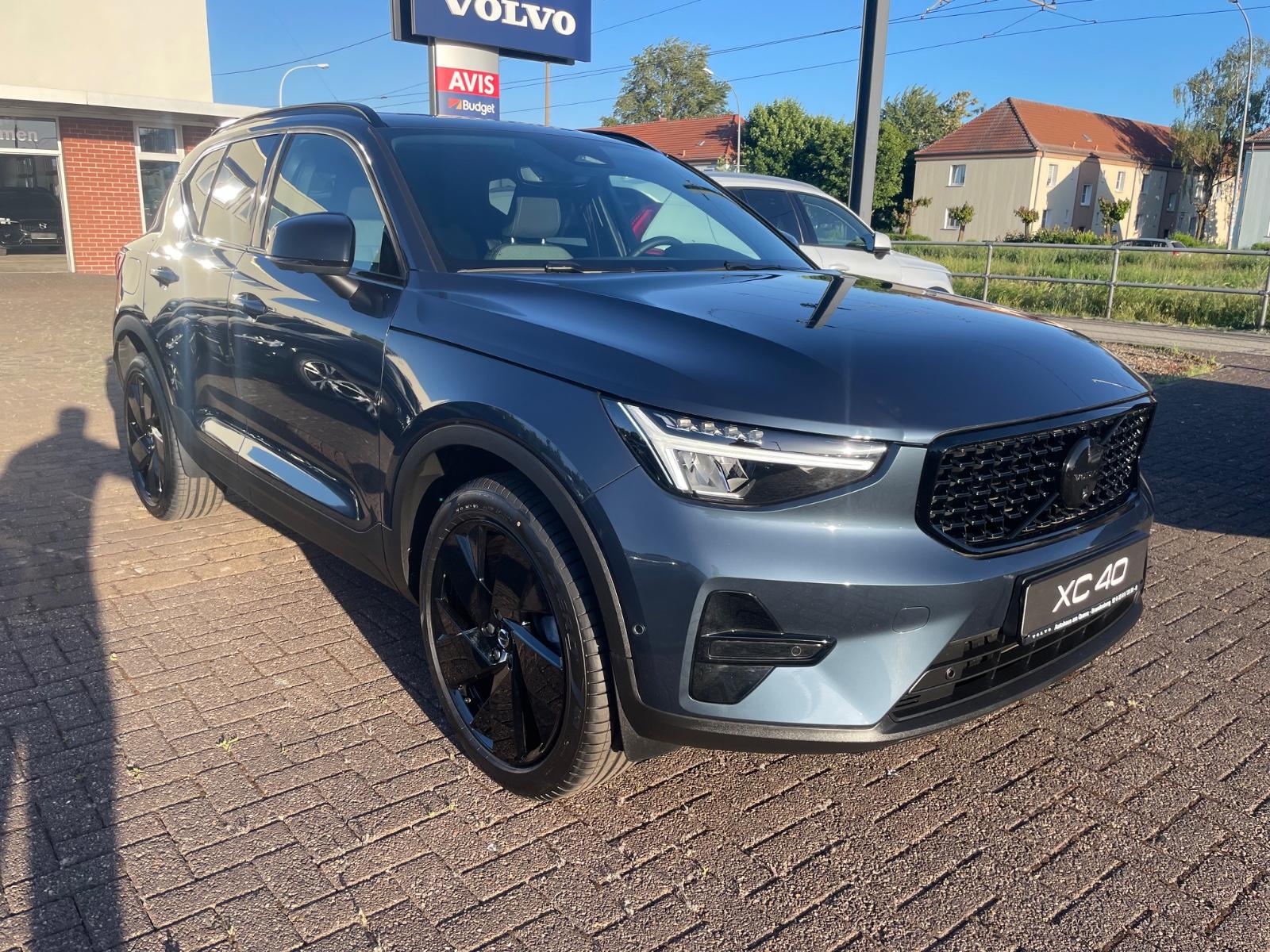 Volvo XC40 B3 Plus Black Edition Aut Pano Standhz 360C