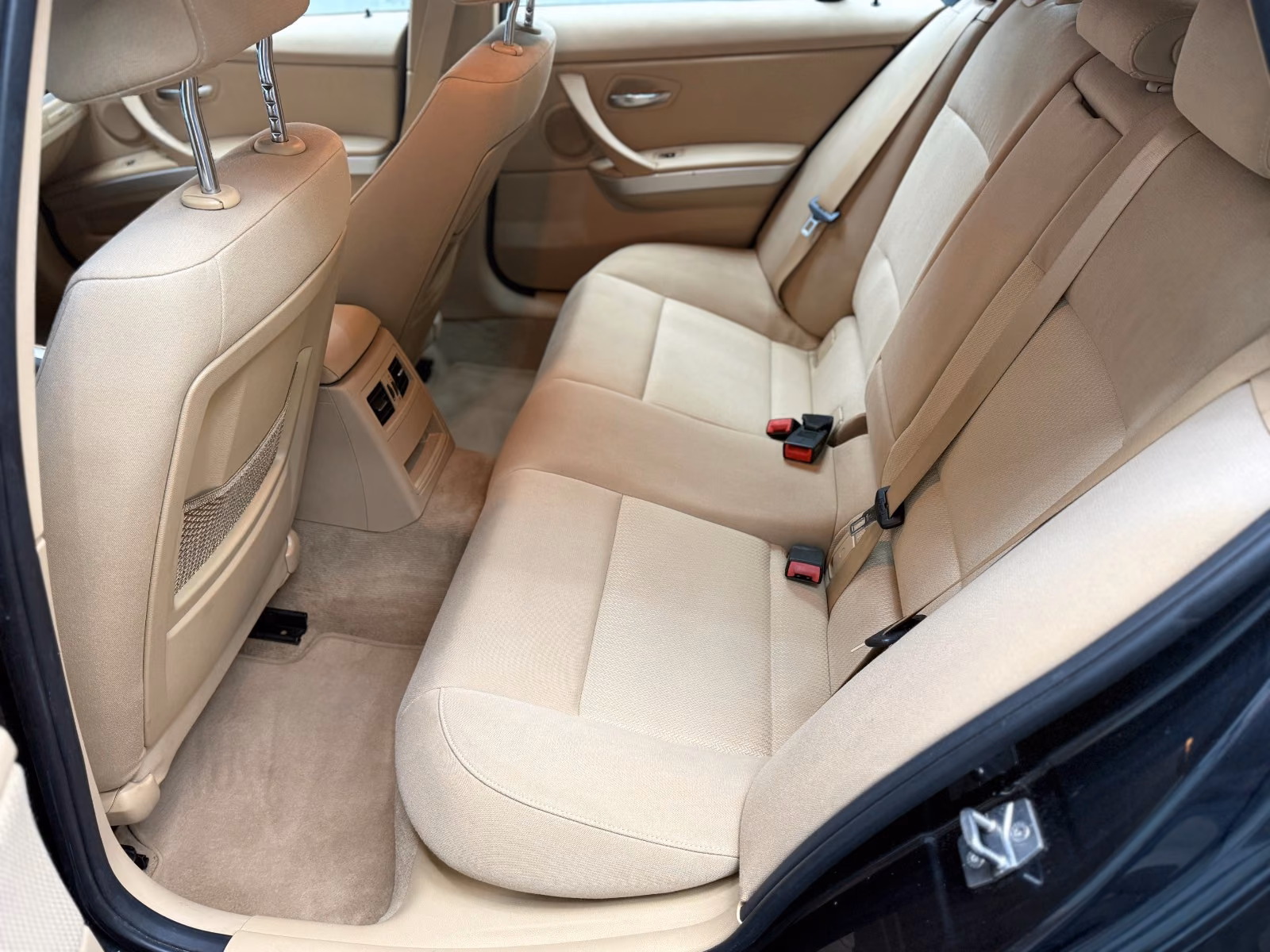 BMW 318 2011 — photo 11