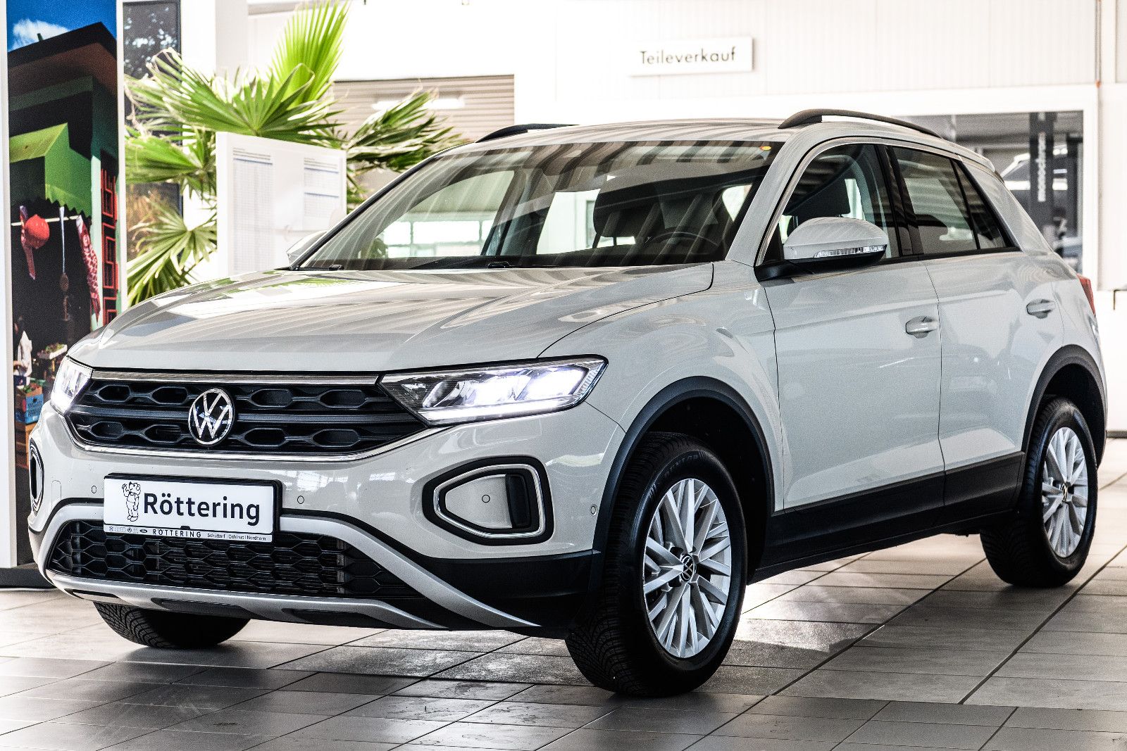 Fahrzeugabbildung Volkswagen T-Roc Life +LED+AW+Cockpit PRO+Park Assist+Ascot
