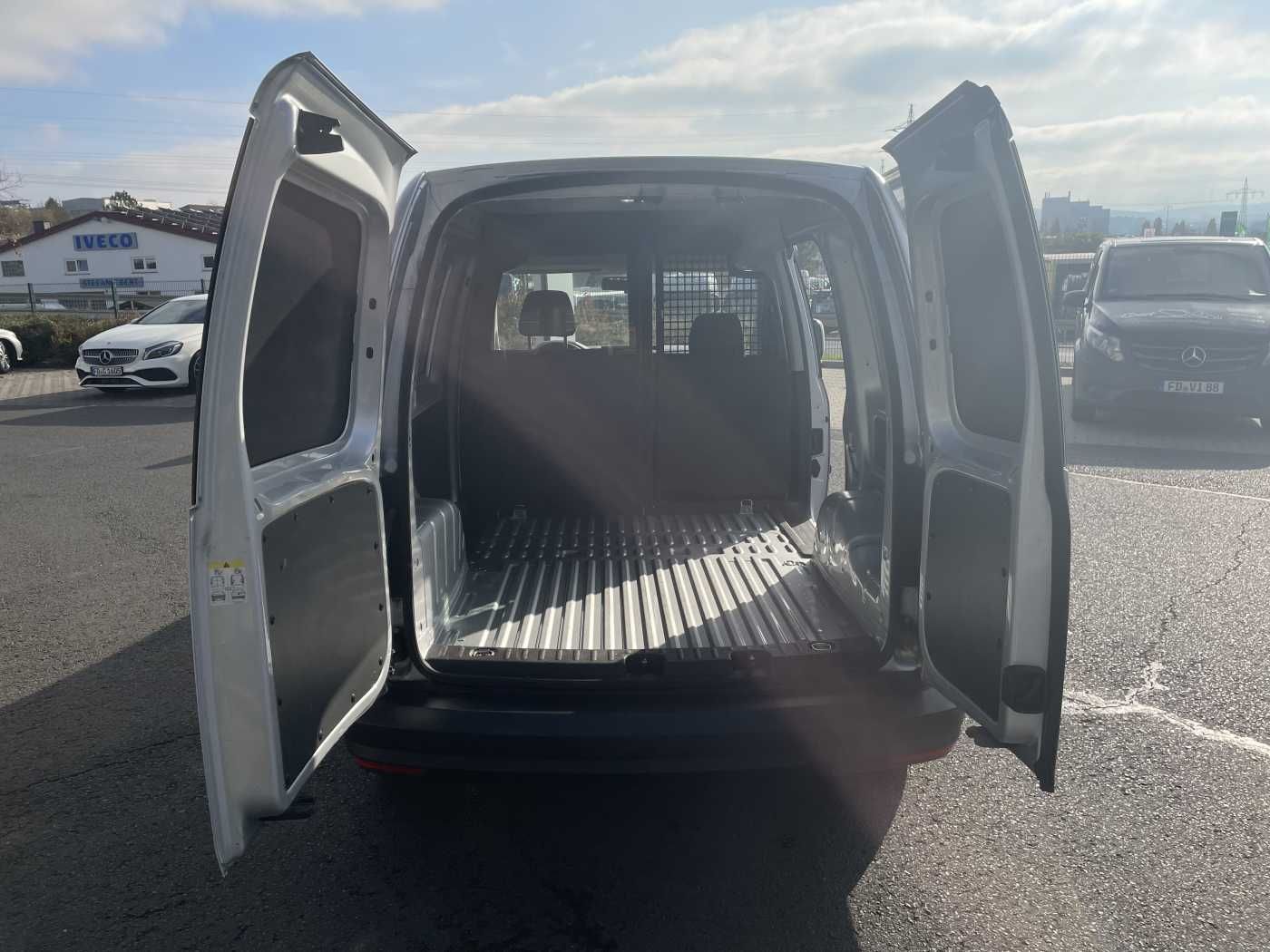 Fahrzeugabbildung Volkswagen Caddy 2.0 TDI Klima Navi SHZ Trennwand klappbar