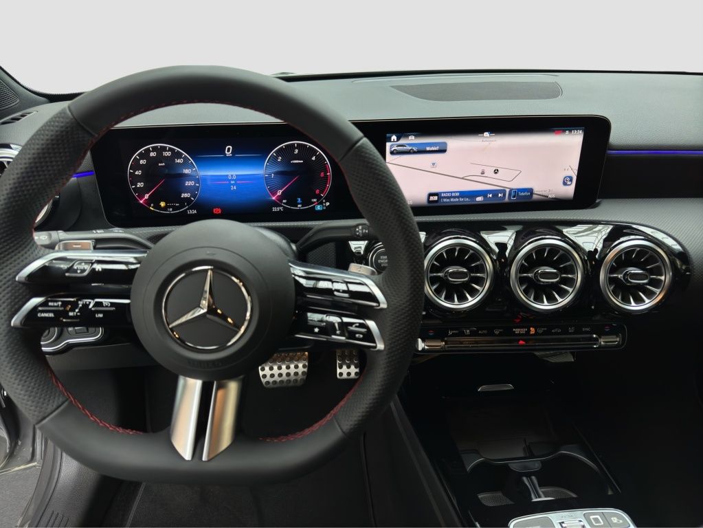 Fahrzeugabbildung Mercedes-Benz A 200 d AMG*Night*LED*SpurH*PDC*ParkAss*RFK