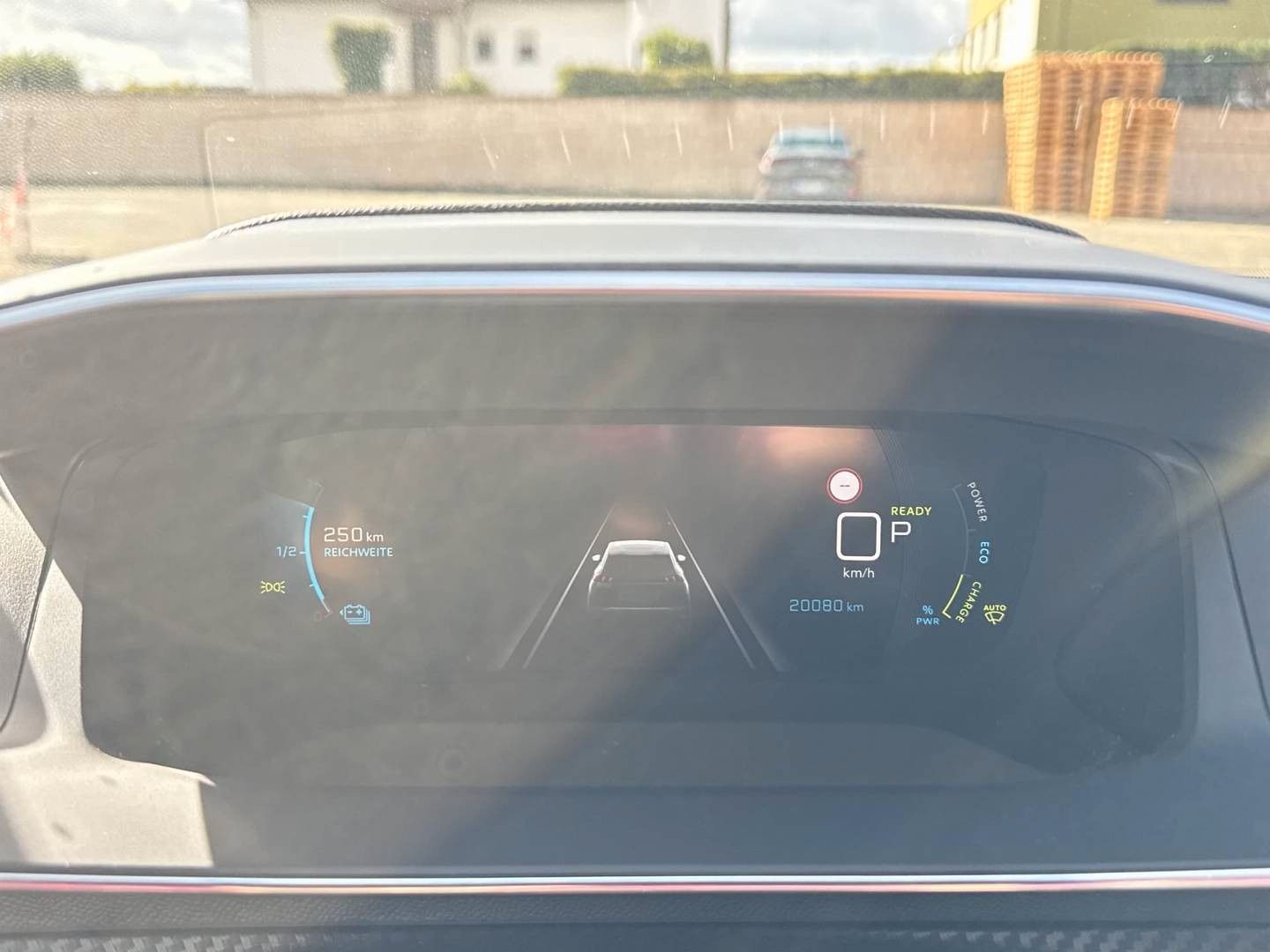 Fahrzeugabbildung Peugeot 2008 e- Allure Pack NAVI KAMERA 8-FACH SITZH. 1H
