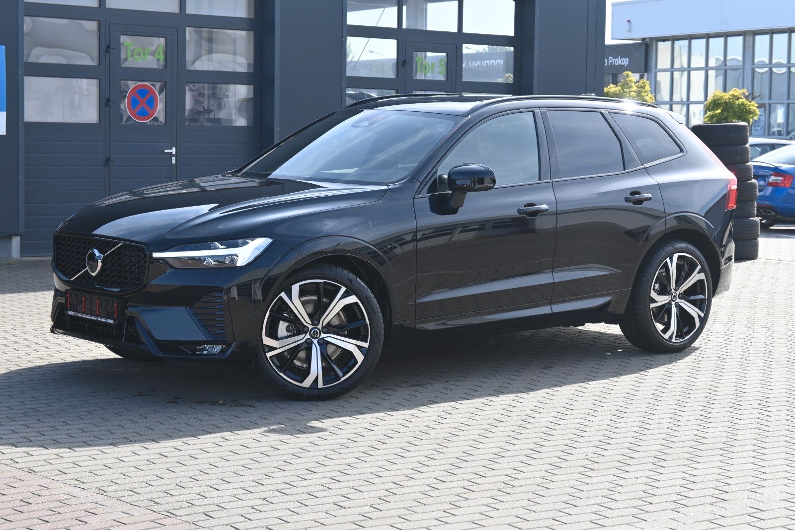 Fahrzeugabbildung Volvo XC60 B5 AWD Plus Dark*PANO*H&K*LUFT*LED*360°
