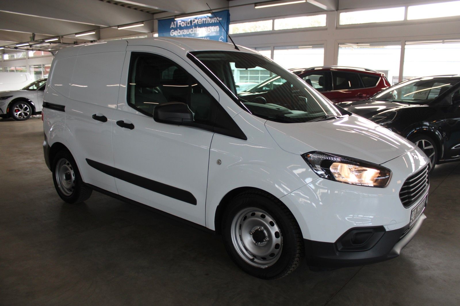 Fahrzeugabbildung Ford Transit Courier 1,5 TDCi Kasten Allwetter 1.Hand