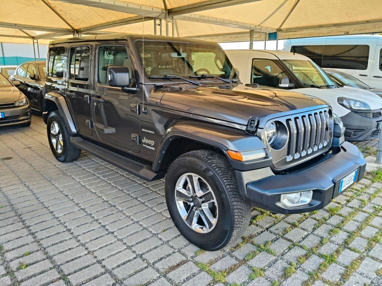 Jeep Wrangler Unlimited 2.0 Turbo Sahara 5 porte imagem 3