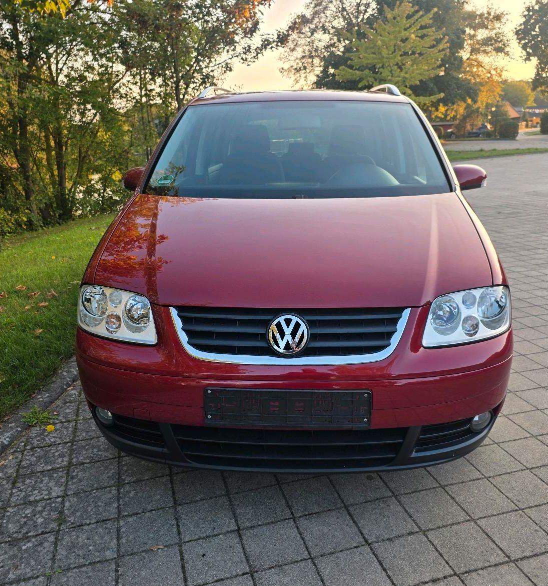 Volkswagen Touran 2004 — rear view